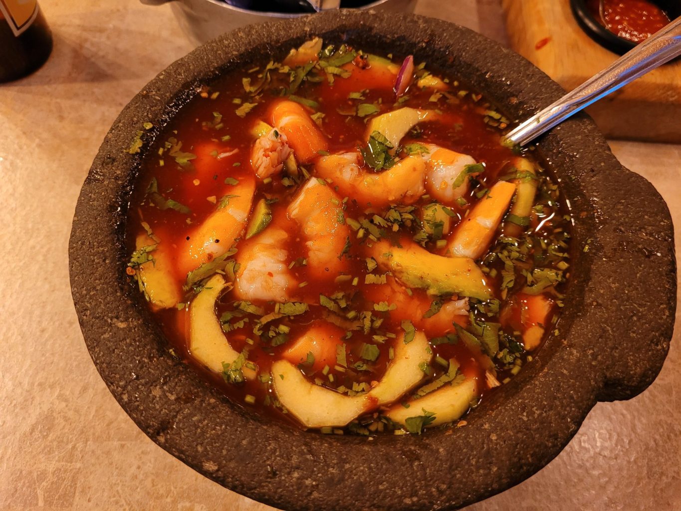Scharfe, kalte Garnelensuppe