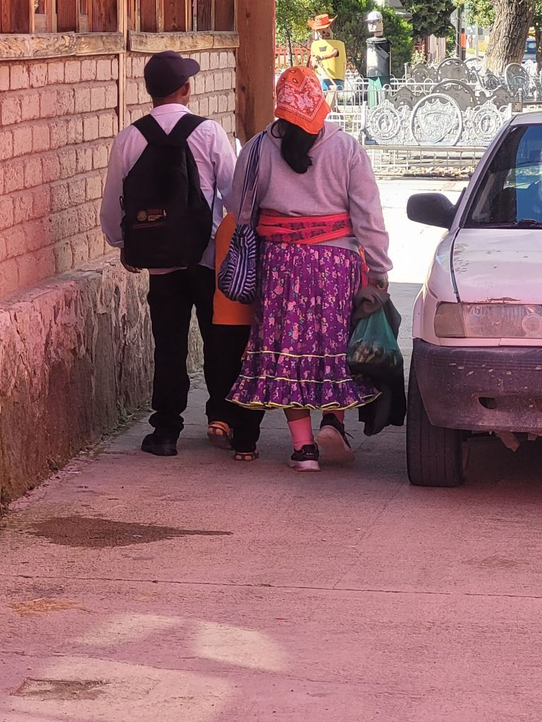 typische Kleidung der Tarahumara