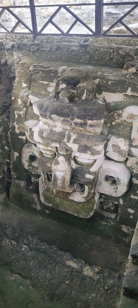 Gesicht in den Maya-Ruinen
