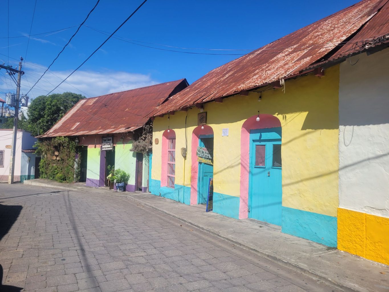 bunte Häuser in Flores